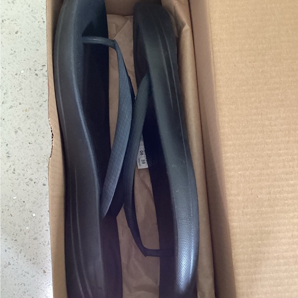 Fit Flops - Picture 2 of 6